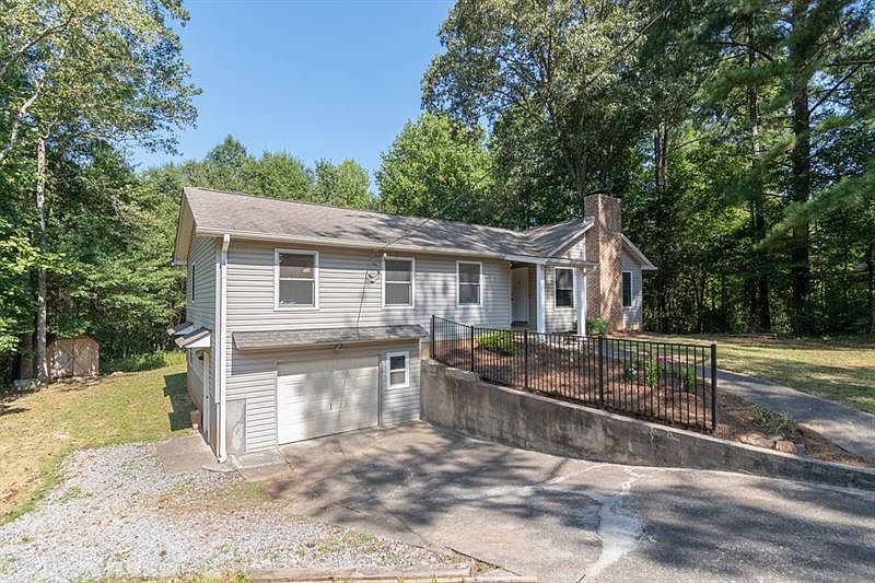 1st image of 3879 Lake Ct