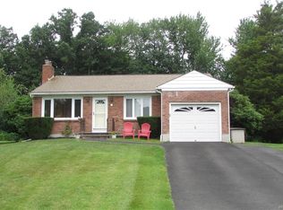5 Margaret Pl, New Windsor, NY 12553