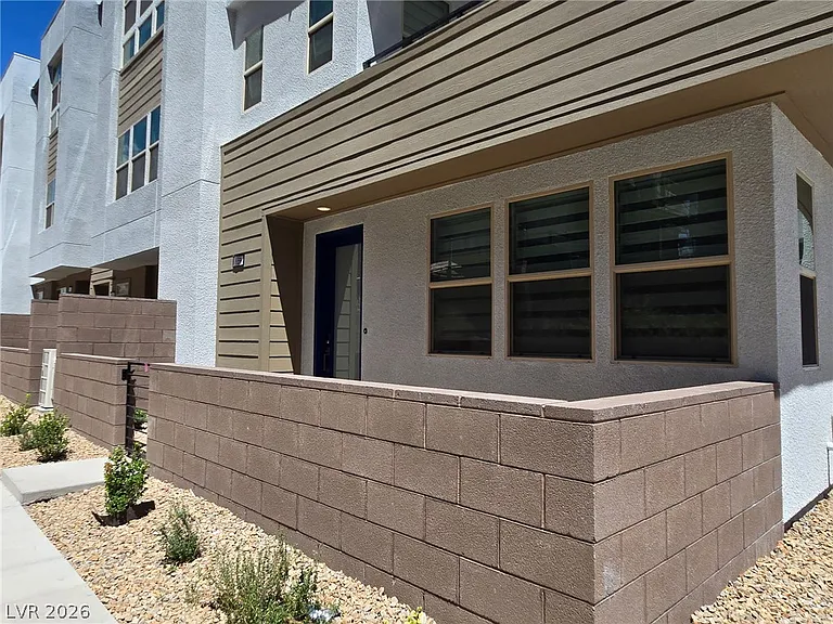 659 Fortis Creek St — Photo 2