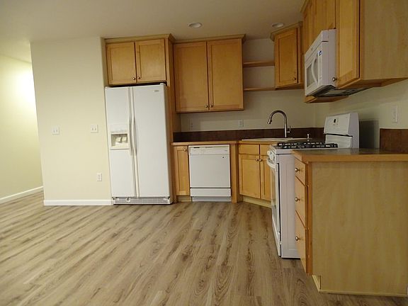 3rd image of 7612 NE 34th Ave APT 8
