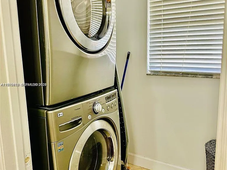 5201 SW 31st Ave #195 — Photo 8