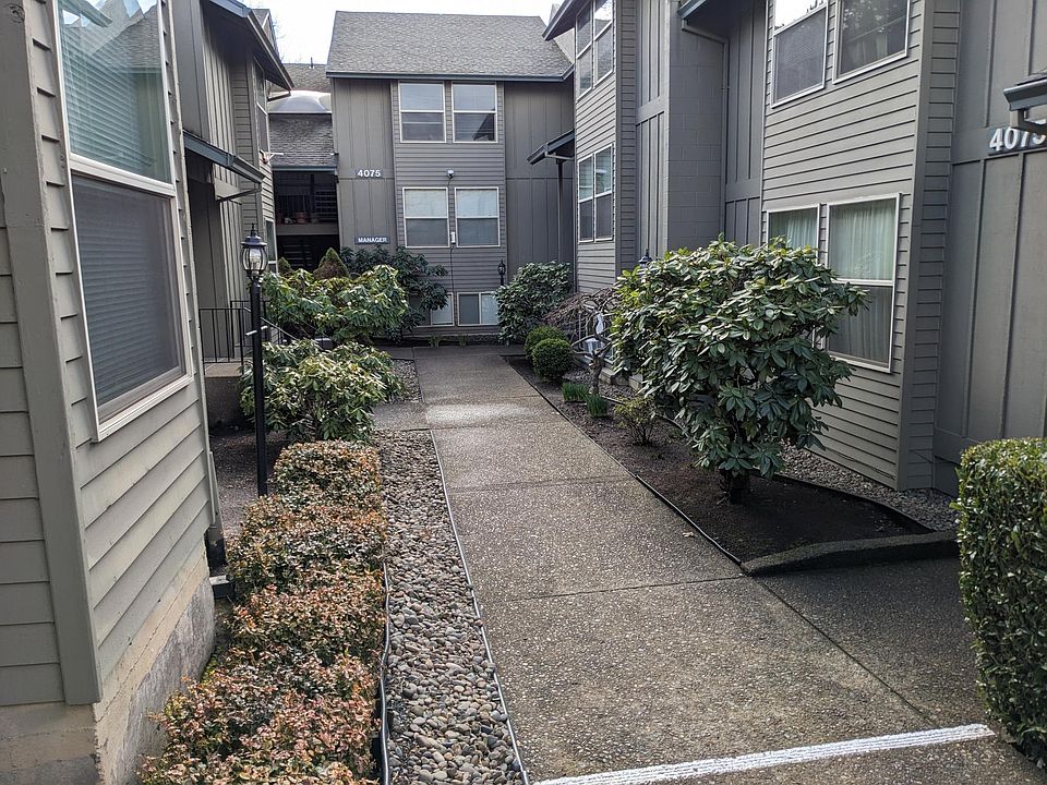The Courtyard at Canyon Creek Apts.