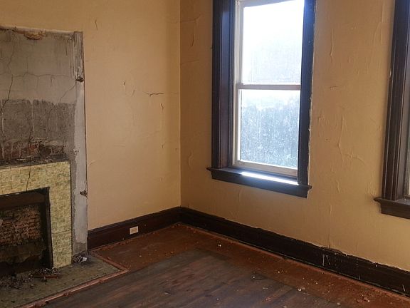 4th image of 2820 Oregon Ave