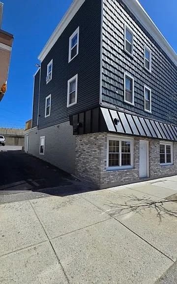 97 Millbury St #1-L — Photo 11