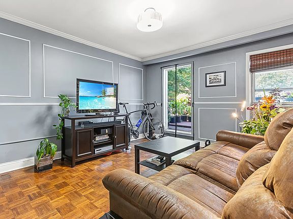 2nd image of 2239 28th St