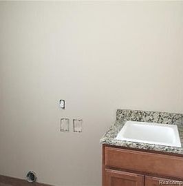 3rd image of 7761 Drakeshire Blvd