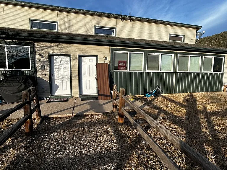 640 Forest Edge Rd — Photo 2
