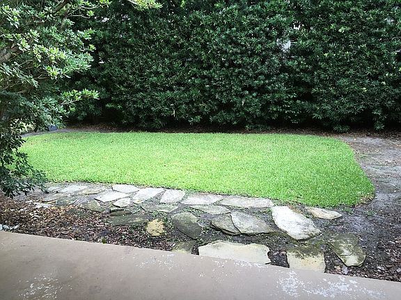 3rd image of 114 Coastal Oak Cir