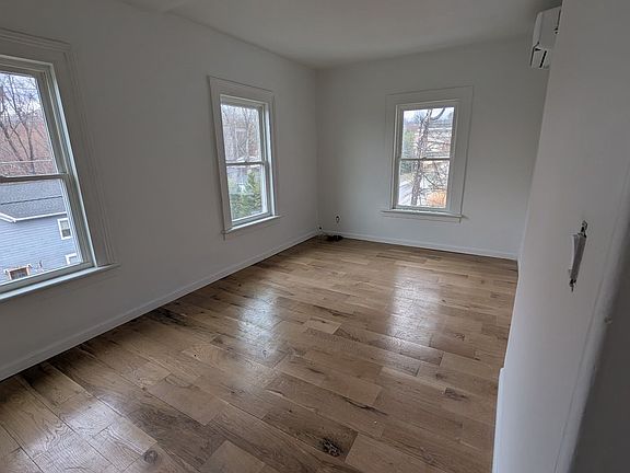 4th image of 149 Main St APT 1