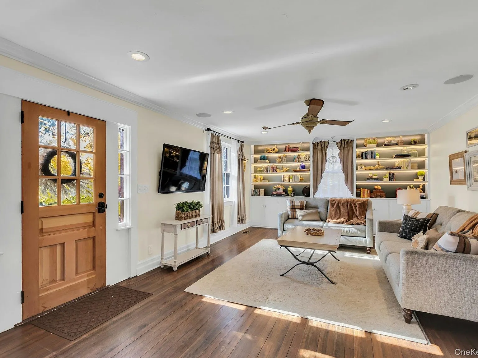 3 bed, 2.0 bath, 2432 sqft, $5,500 — Photo 4