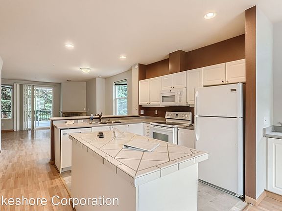5th image of 16125 Juanita Woodinville Way NE Unit 220
