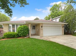 9806 S 52nd Ave, Oak Lawn, IL 60453