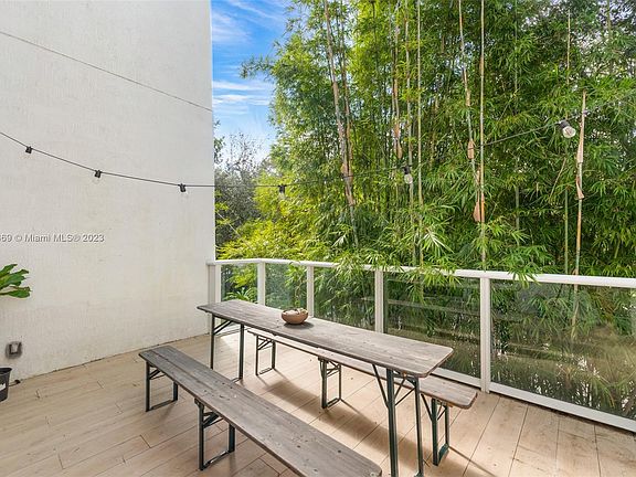 4th image of 455 NE 39th St #104