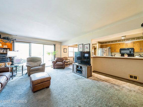 3rd image of 307 Dawn Ct APT A