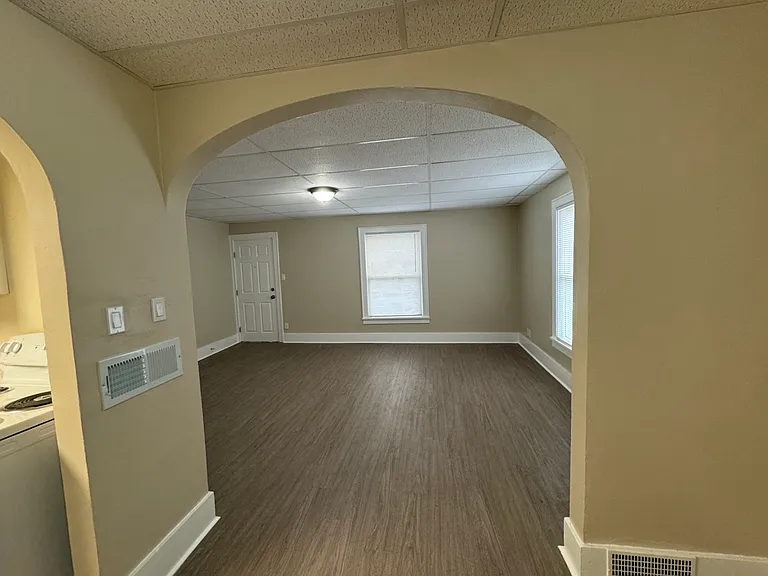 605 E 2nd St #4 — Photo 8
