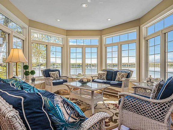 Sitting Area - Main Level