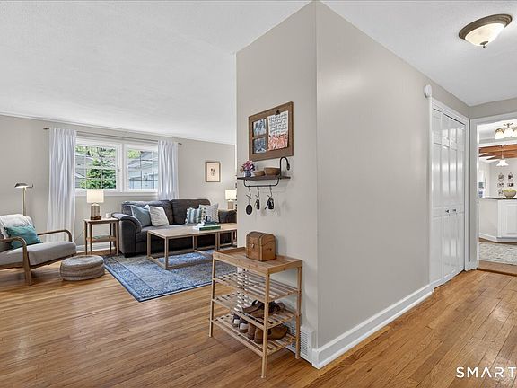 3rd image of 54 Jackson Road