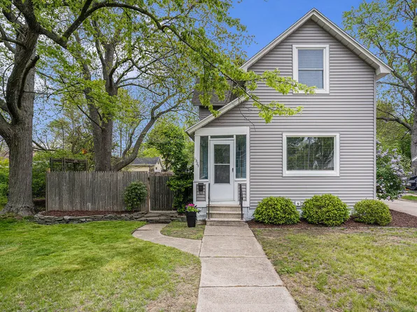 1327 Pennoyer Ave, Grand Haven, MI 49417