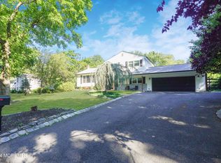 32 Crest Rd, Middletown, NJ 07748