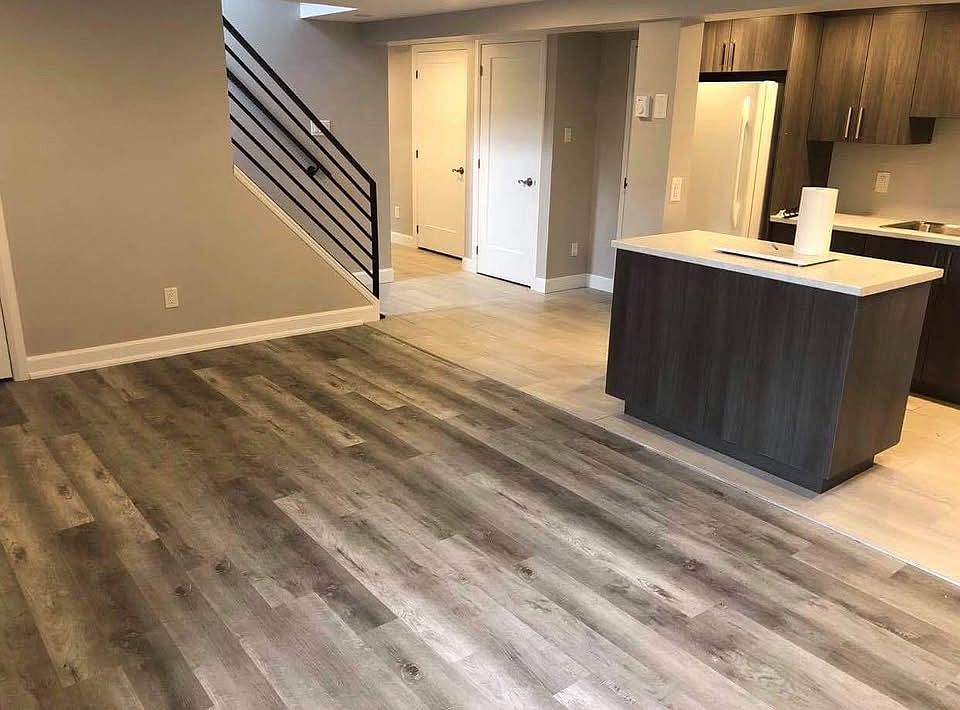 1st image of 296 Hoylake Cres