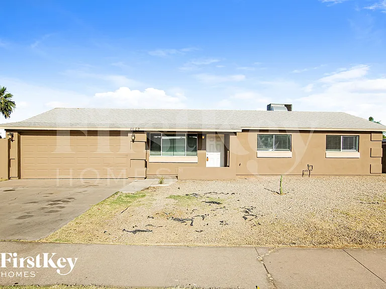 8802 N 35th Dr — Photo 1