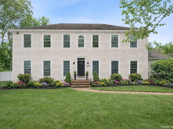 2nd image of 4476 Noyac Rd