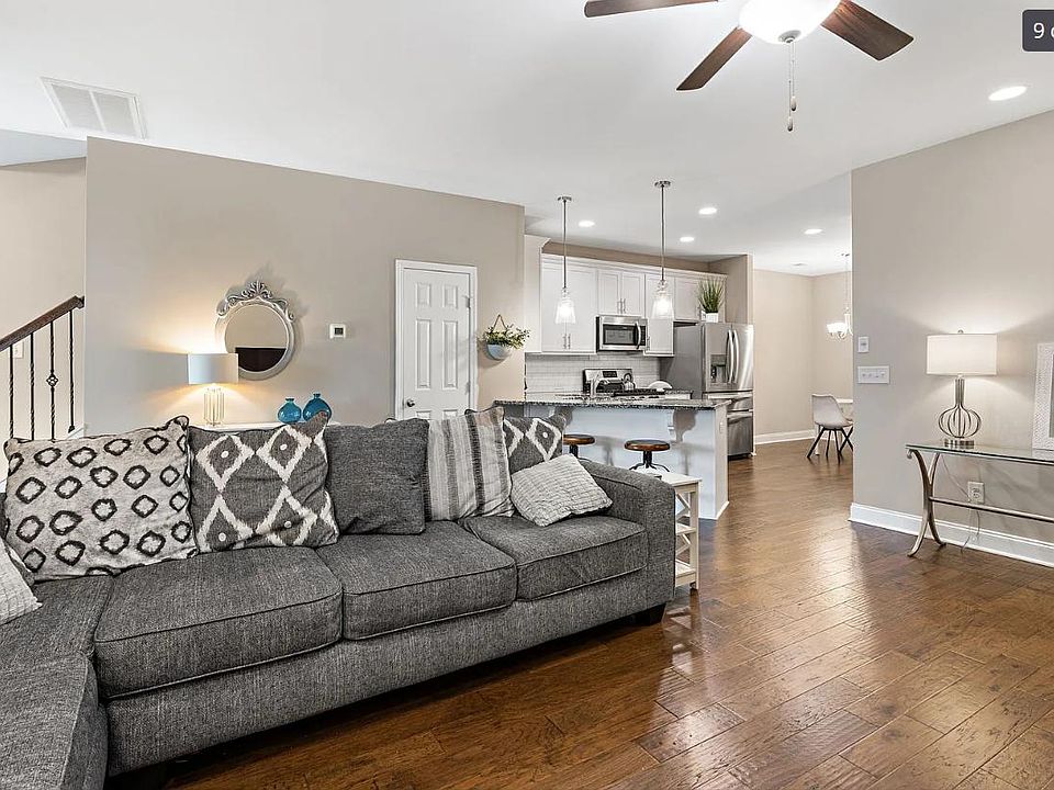 1st image of 141 Saddlewood Ln