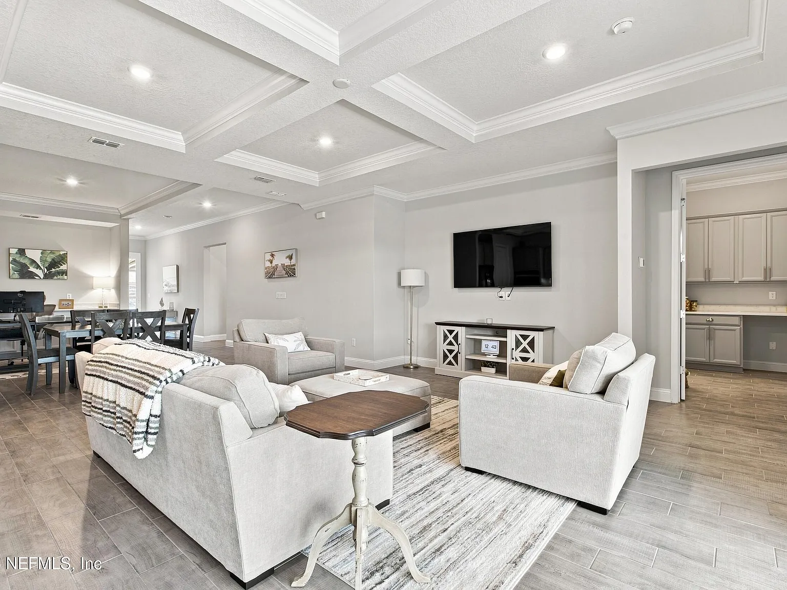 3 bed, 3.0 bath, 2330 sqft, $3,925 — Photo 2