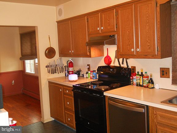 3rd image of 347 Catharine St