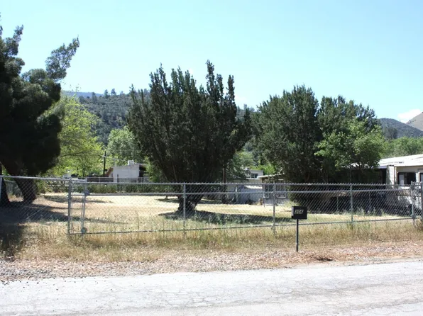 306 Pioneer Pl, Bodfish, CA 93205