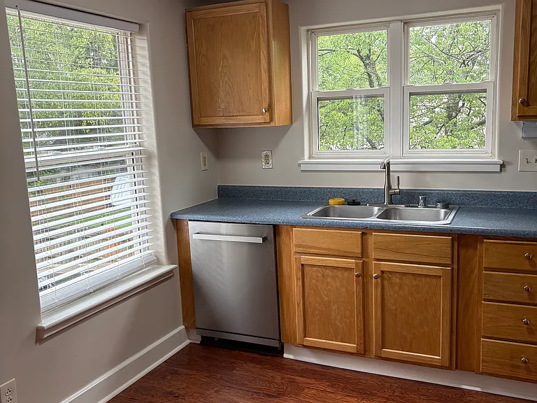 172 Rosemont Gdn #B — Photo 1