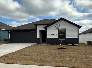 306 NW Bellflower St, Gentry, AR 72734