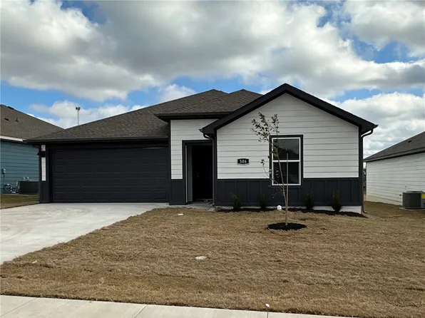 306 NW Bellflower St, Gentry, AR 72734