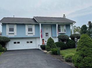212 Leaf Ln, Hollidaysburg, PA 16648