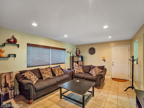 4th image of 4618 Fishermans Ter APT Gw