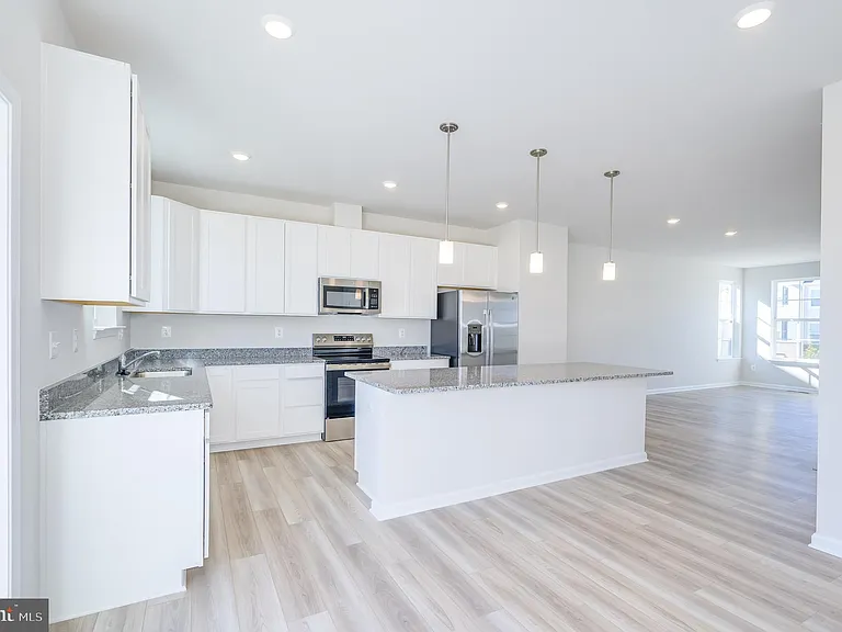 450 Seeback Dr — Photo 18