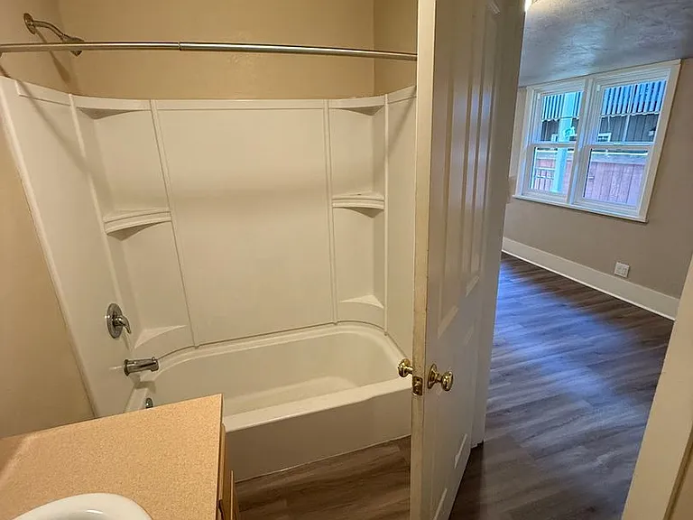 10th St. 11 Plex — Photo 15