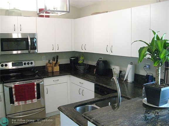 3rd image of 326 SW 206th Ave