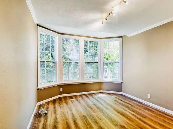 3rd image of 844 36th Ave