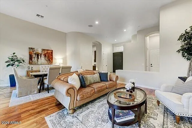 3 bed, 2.5 bath, 2835 sqft, $7,900 — Photo 3