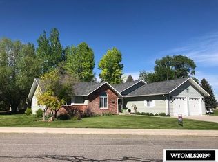 527 Village Dr, Riverton, WY 82501