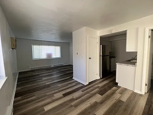 825 W 35th St #B Photo 1