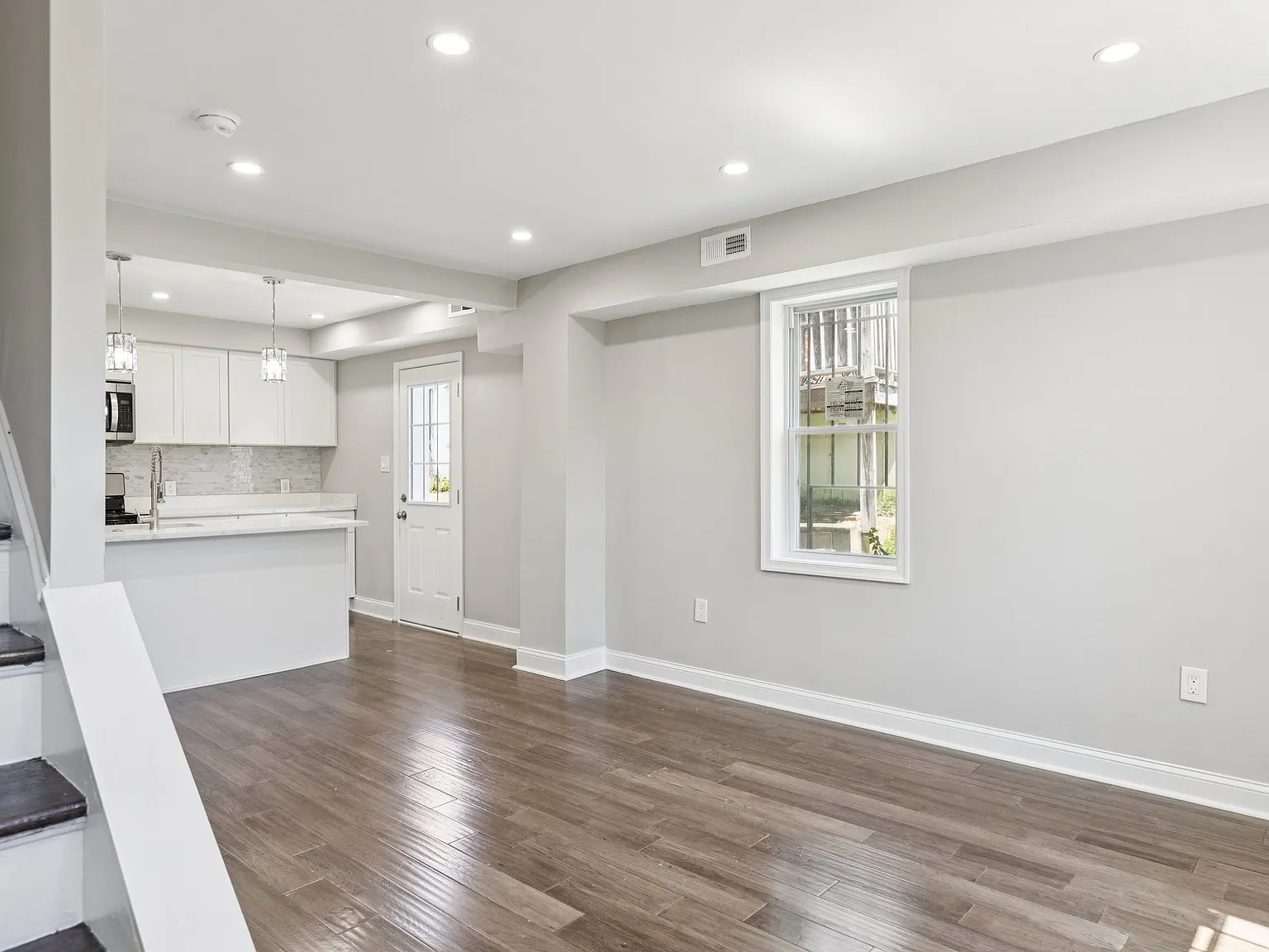 3 bed, 1114 sqft, $2,500 — Photo 3