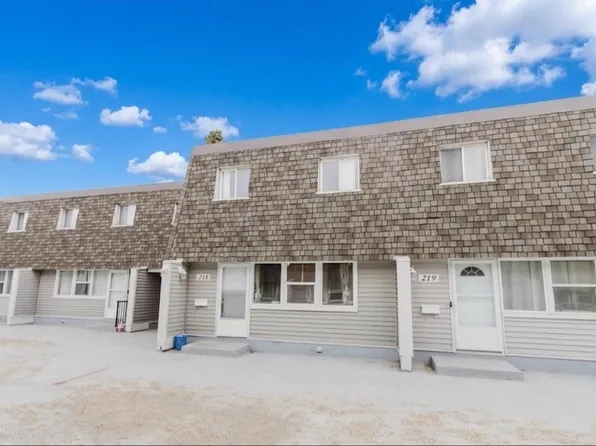 218 Village On The Grn NW, Edmonton, AB T5A 1H2
