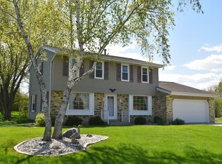 N82W18317 Williamsburg Ct, Menomonee Falls, WI