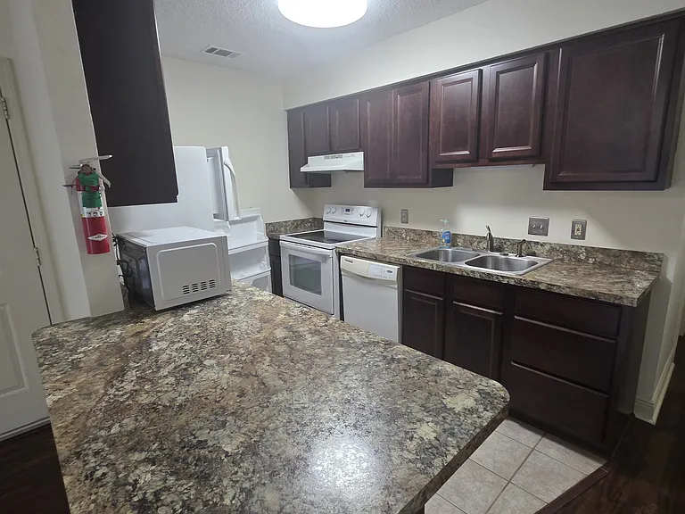 4780 Pontchartrain Dr #117 — Photo 3