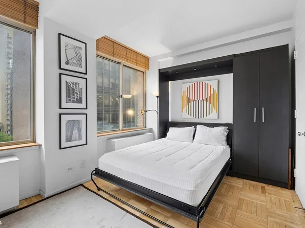 236 East 47th Street 8D image 2 of 7