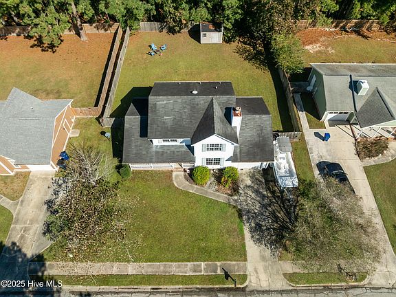 4th image of 615 Walden Place