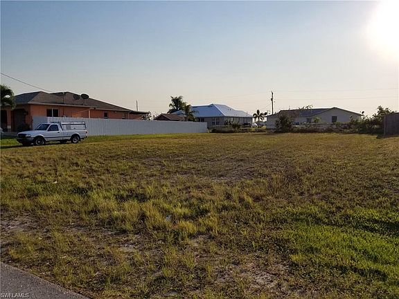 3rd image of 2128 NE 4th Pl