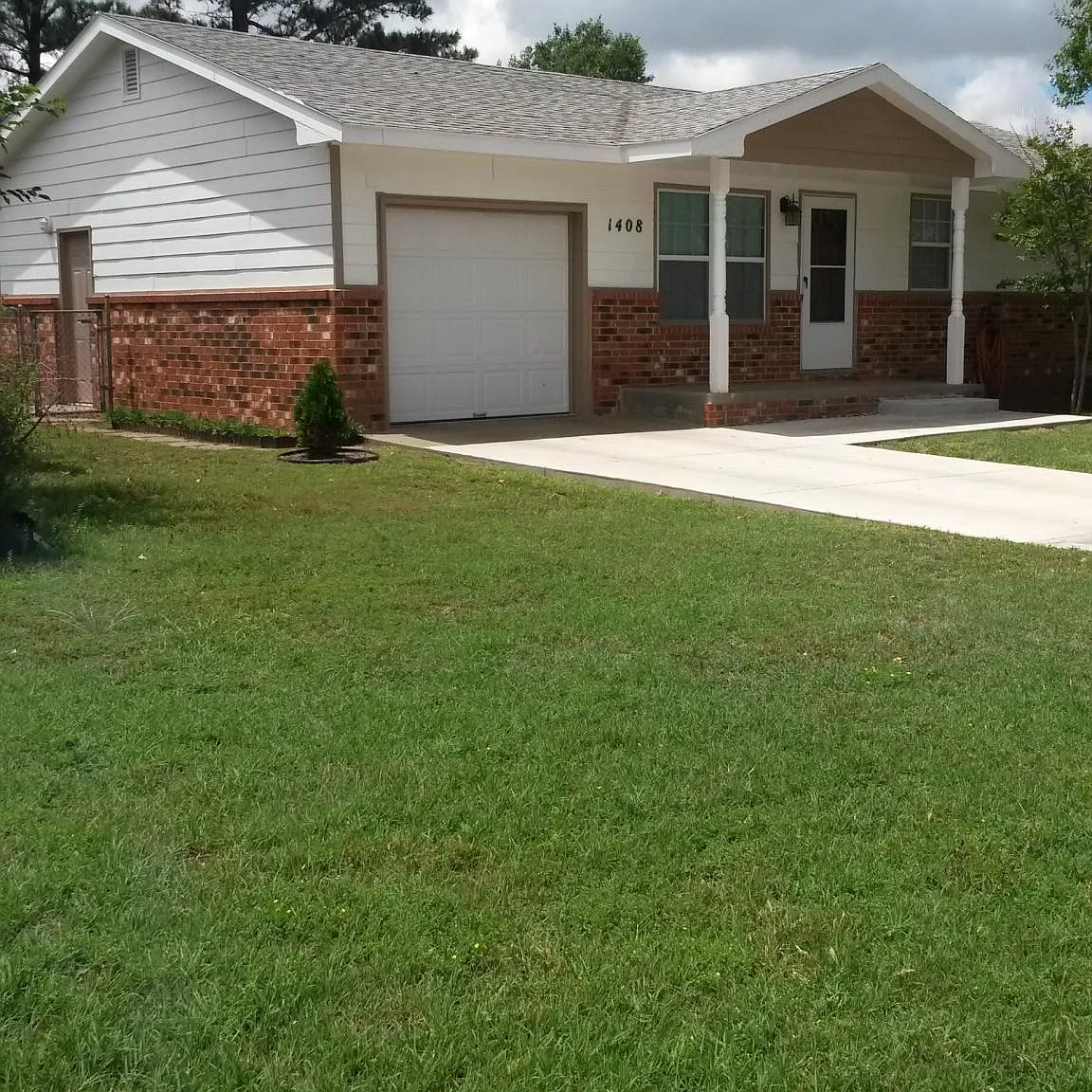 3 bed, 1200 sqft, $900 — Photo 2